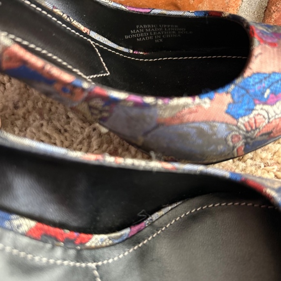 Charles David Patterned Heels Size 7 - Picture 5 of 7
